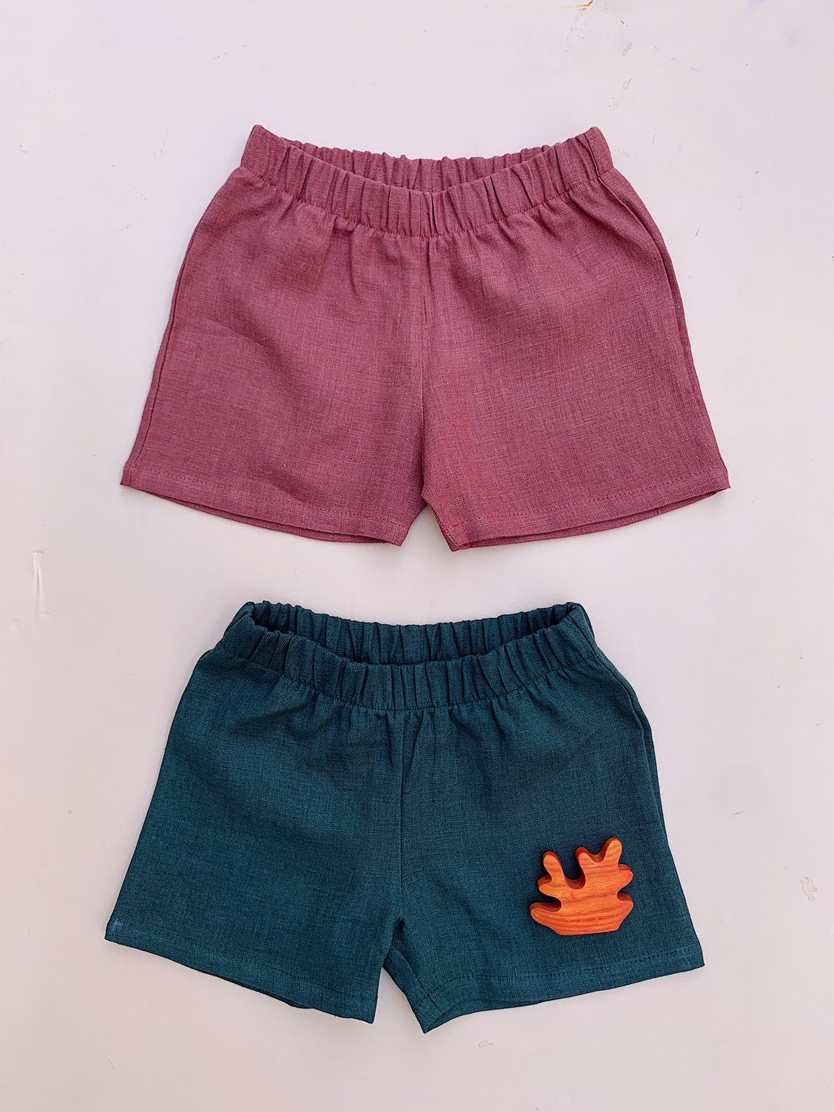 Image of Everyday linen shorts forest & berry