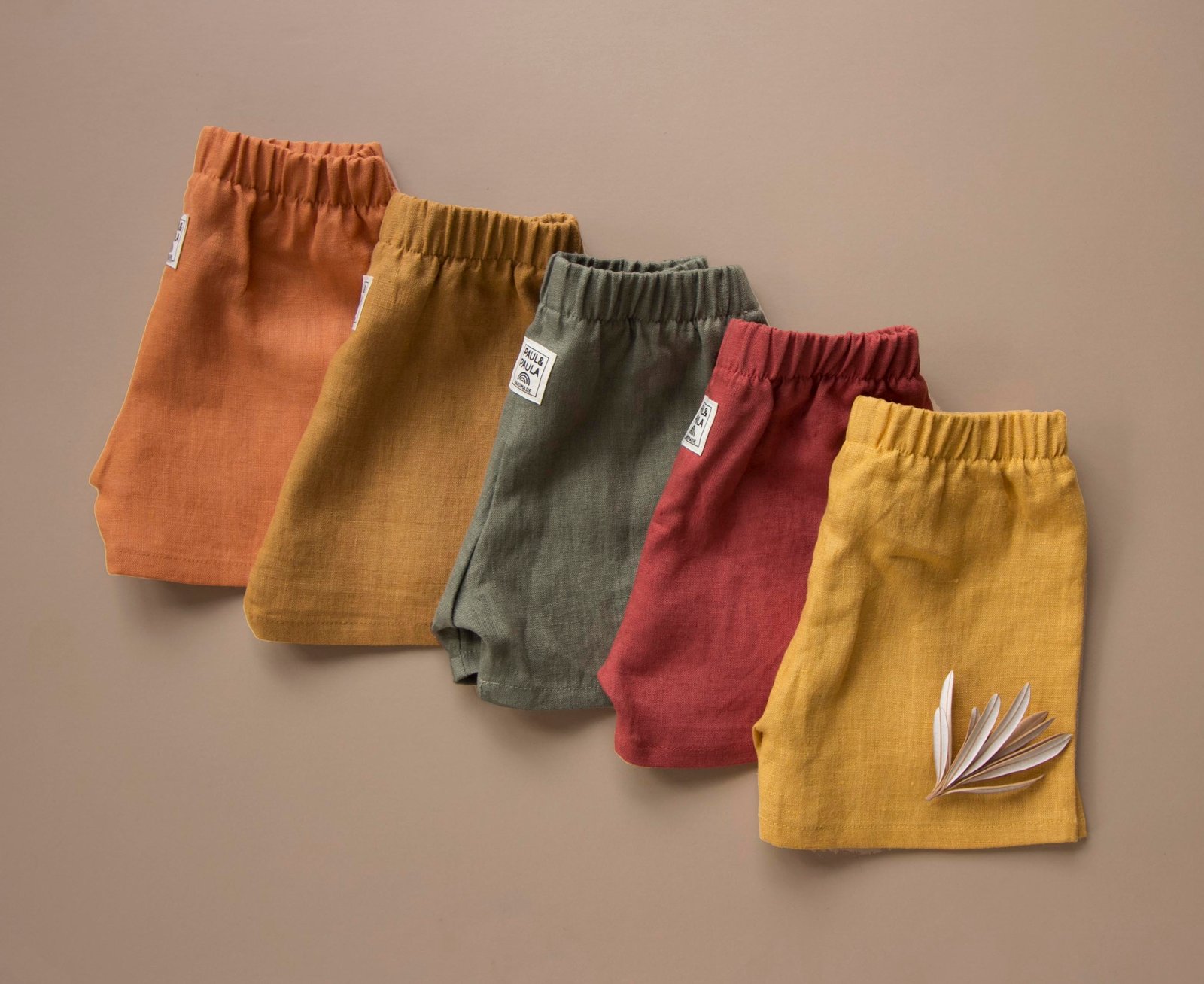 Image of Everyday linen shorts sage and mustard